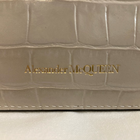 ALEXANDER McQUEEN Women’s Skull Flat Zip Wallet - Picture 7 of 7